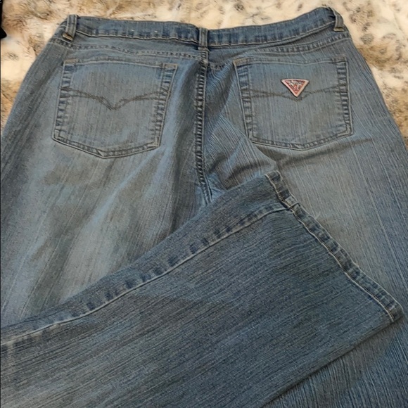 Guess Wide Cut Light Washed Women Jeans - Picture 3 of 3